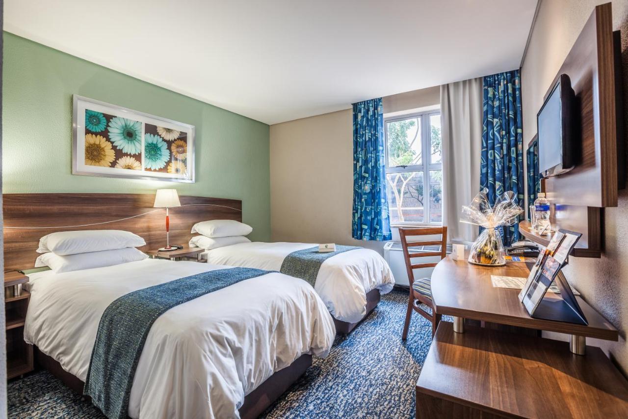 Town Lodge Gaborone Room photo